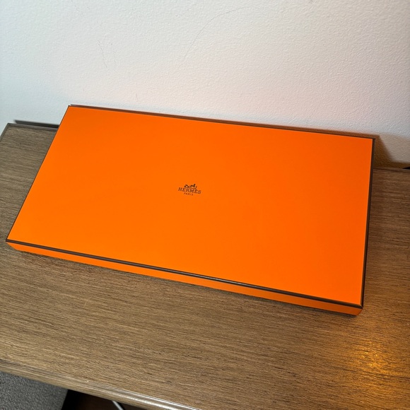 Hermes New Libris Stole Cashmere Silk Scarf Wrap Shall Gris Nauge 75 x 210 cm - Picture 6 of 9